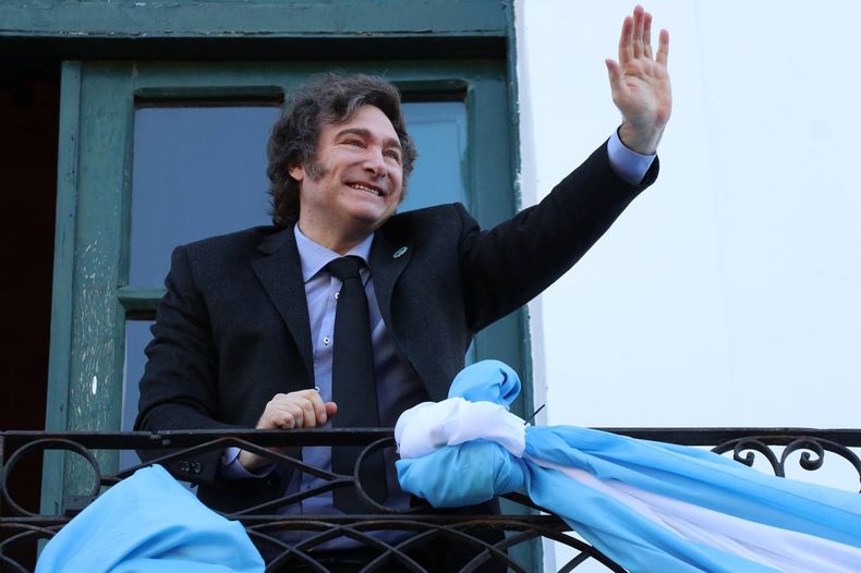 Javier Milei se trasladó en helicóptero al Cabildo de la capital cordobesa.