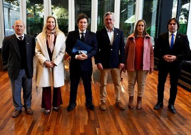 Javier Milei y la mesa de enlace en La Rural.