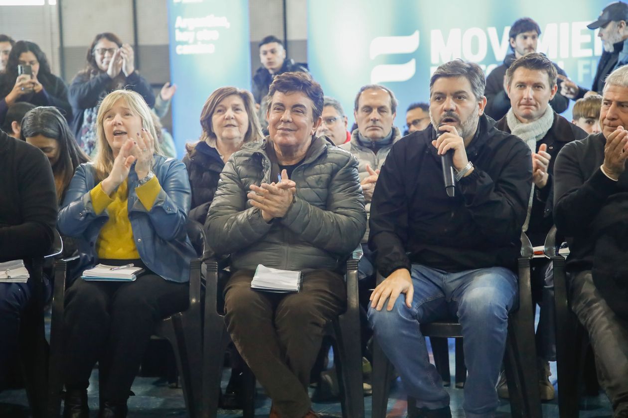 Carlos Bianco, Fernando Espinoza y Cristina Álvarez Rodríguez, en el encuentro del MDF en Alberti.