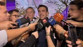 Juan Pedro Aleart se convirtió en hérore de La Libertad Avanza. Nicolás Mayoraz, atrás.
