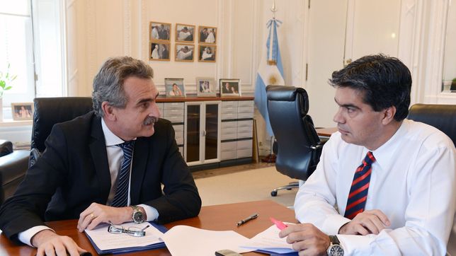 Agustín Rossi y Jorge Capitanich, en 2013: hace 11 años eran ministro de Defensa y jefe de Gabinete de la segunda presidencia de CFK.