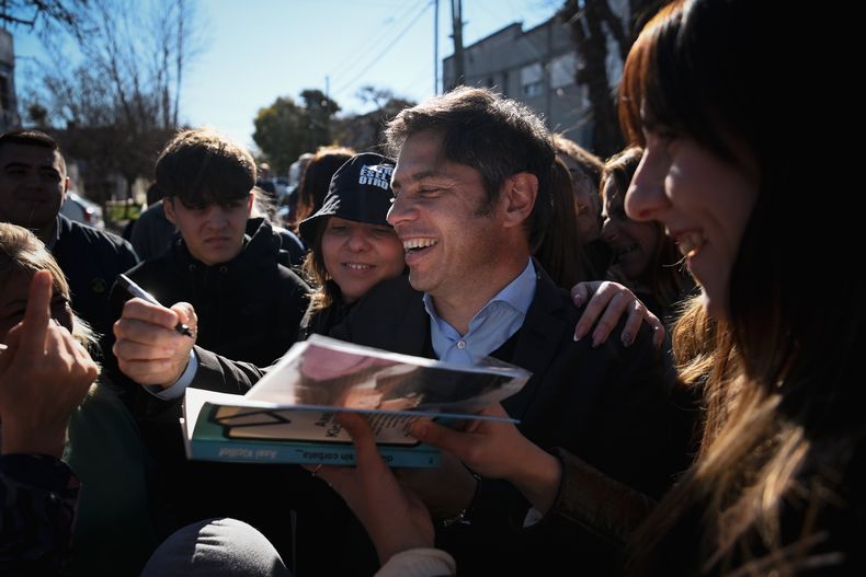Axel Kicillof en campaña.