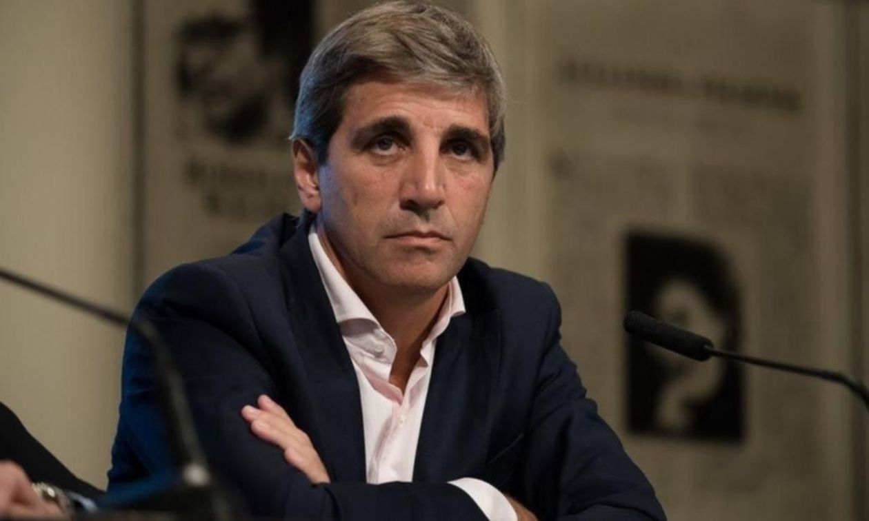 La suba del dólar presiona al Banco Central, pero Toto Caputo se aferra a su plan.