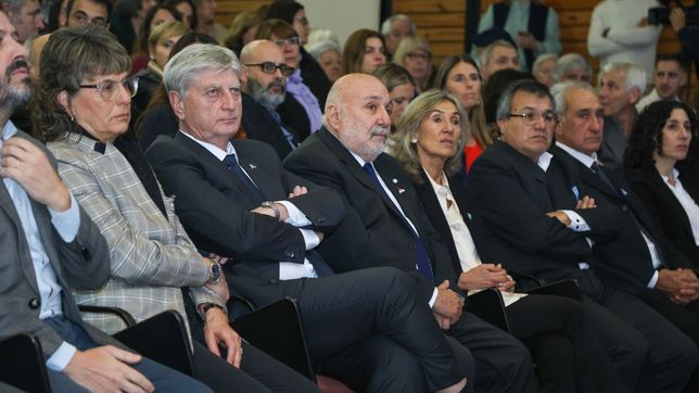 El gobernador de La Pampa, Sergio Ziliotto, junto a Abelardo Ferrán y la vicegobernadora Alicia Mayoral, en un acto en General Pico.