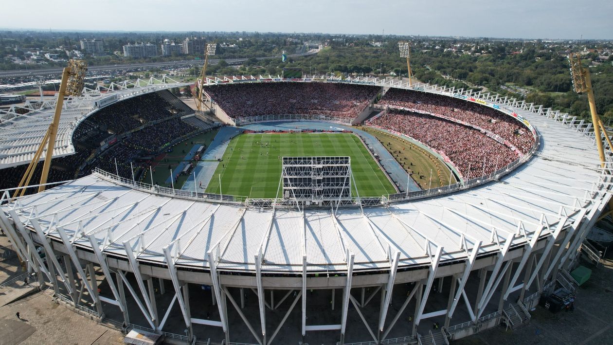 El estadio Mario Alberto Kempes con las hinchadas de River y Boca juntas después de seis años.&nbsp;