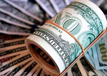 Efecto Batakis: caen el dólar blue y los financieros