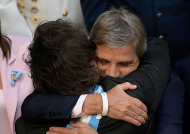 Javier Milei y Toto Caputo.