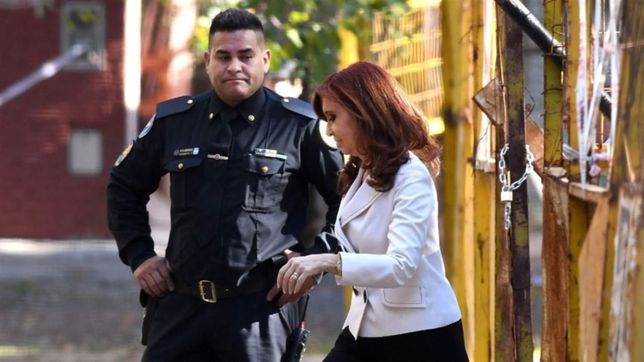 sin la militancia, cristina declara en comodoro py y recusara a bonadio