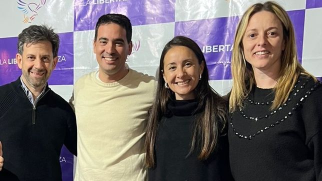El apoderado de La Libertad Avanza en La Pampa, Juan Pablo Patterer; el candidato Adrián Ravier, la postulante del PRO Adriana García y la dirigente Lorena Ruiz, cuando había sonrisas y armonía.
