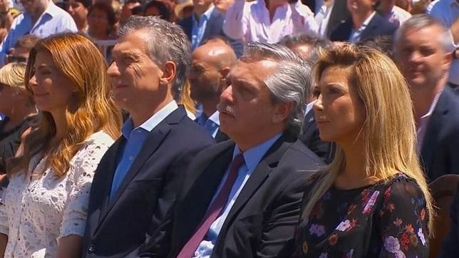 fernandez bautizo a medio gabinete: todos a misa a escuchar la palabra de dios