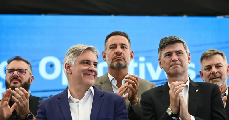 El gobernador de Córdoba, Martín Llaryora junto a Miguel Siciliano, Daniel Passerini y Javier Pretto.