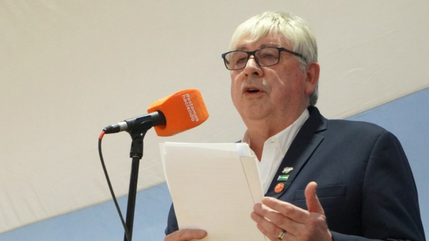 El intendente Walter Cortés, decidió romper el contrato que unía a la Municipalidad con la Cooperativa Eléctrica de Bariloche.&nbsp;