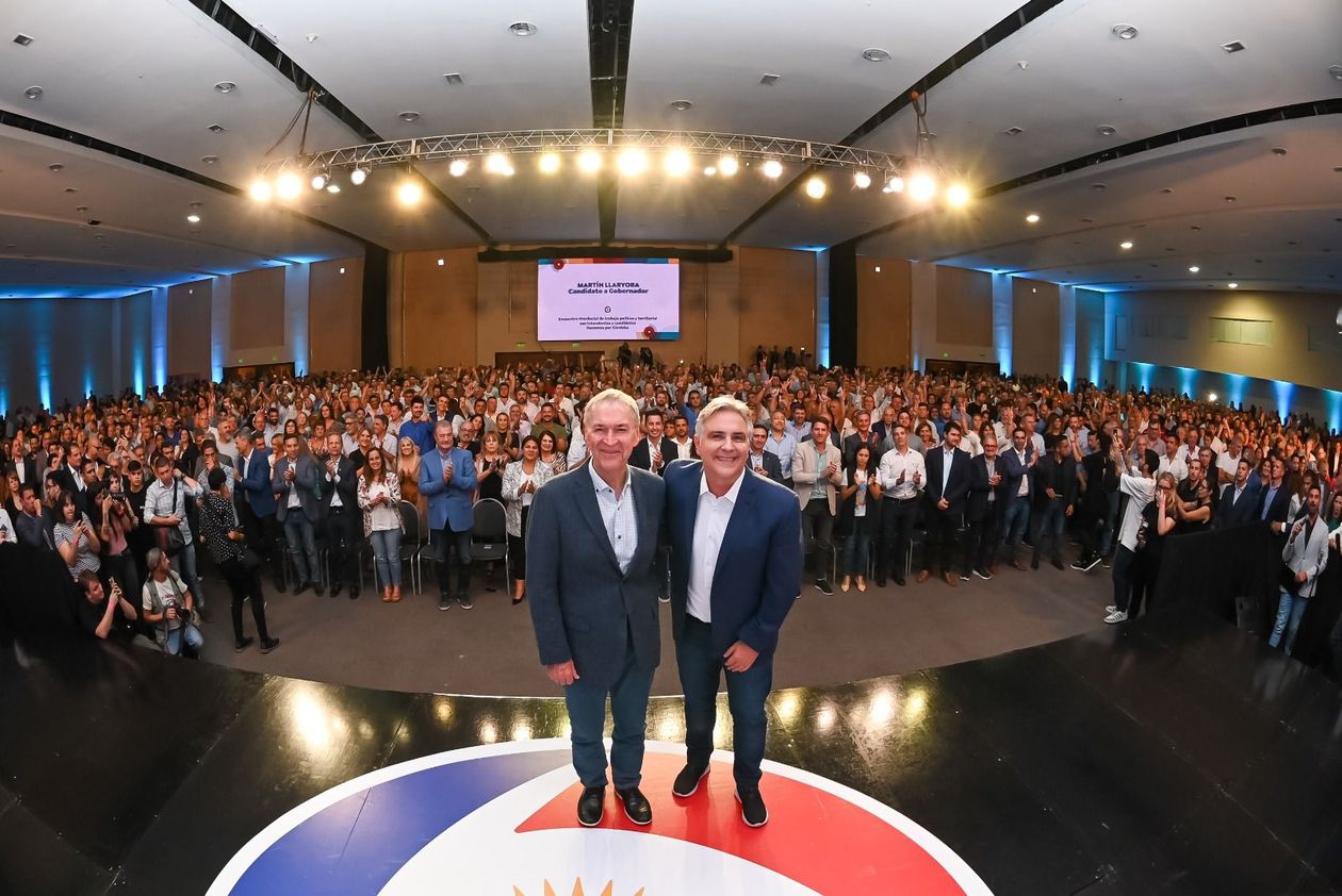 Juan Schiaretti y Martín Llaryora en un plenario con 200 intendentes e intendentas.&nbsp;