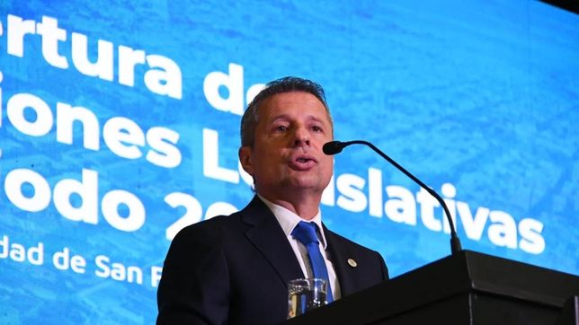 Damián Bernarte firmó un decreto para recortar el salario de la planta política de San Francisco. 