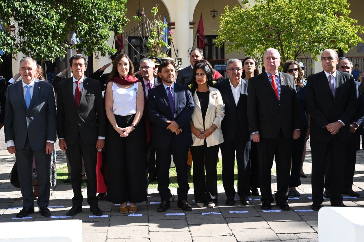 Gobernadores y funcionarios nacionales celebraron el 211º aniversario de la Batalla de Salta.