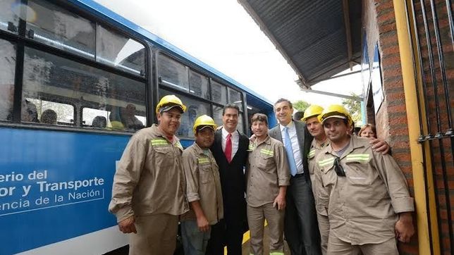 randazzo y capitanich recibieron el primer tren 0 km de chaco