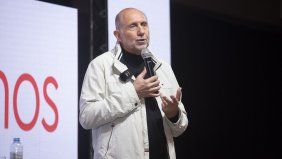 Omar Perotti reunirá a su tropa en la ciudad de Rosario.