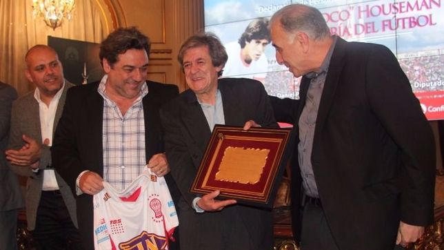 homenaje a ?el loco? houseman en la legislatura portena