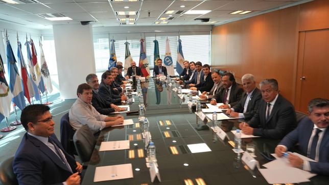 cumbre en el cfi: catarsis de gobernadores, en alerta por la falta de fondos y el estado de las rutas