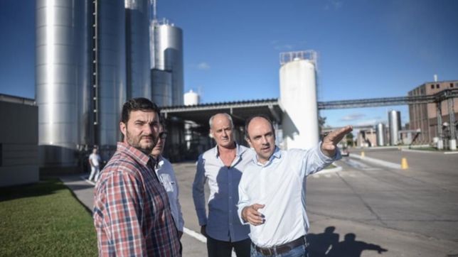 corral se sube al plan felices pascuas de macri y congela tarifas en santa fe