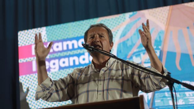 Carlos Del Frade en un acto de campaña del Frente Amplio por la Soberanía Carlos Del Frade en un acto de campaña del Frente Amplio por la Soberanía
