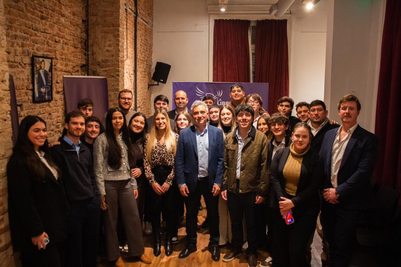 Jóvenes libertarios y Pareja, el armador de Karina Milei en Buenos Aires