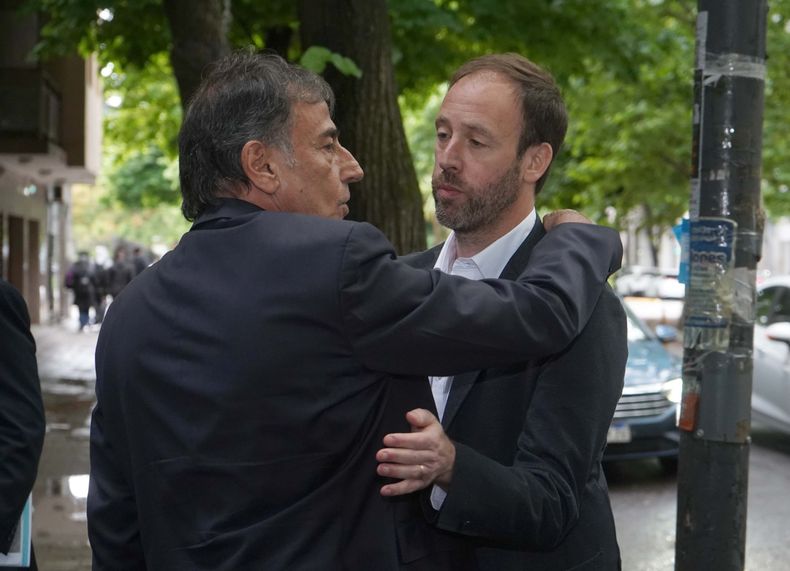 Rub&eacute;n Eslaiman y el ministro de Hacienda Pablo L&oacute;pez.