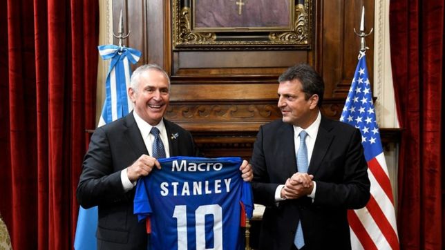 massa recibio al embajador de eeuu. y lo invito a la cancha a ver a tigre