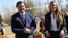 El peronismo de Río Negro y sus variables. María Emilia Soria y Alberto Weretilneck, sonrientes.