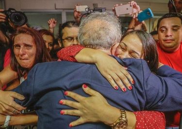 Lula enciende la calle para apurar su libertad