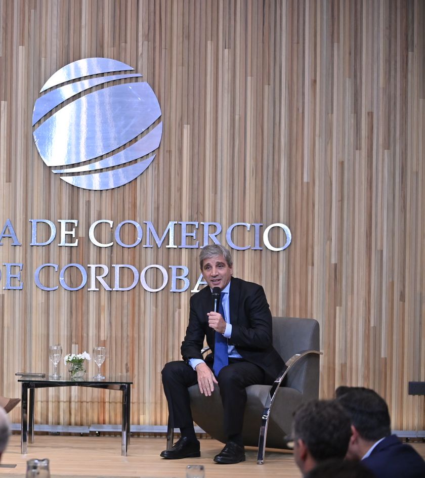 Toto Caputo disertó en la Bolsa de Comercio de Córdoba