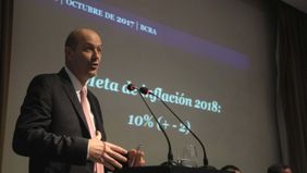 Munición gruesa: Sturzenegger vendió otros U$S212 M y bajó 14 centavos el dólar