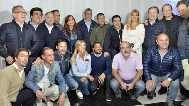 el peronismo bonaerense sale a defender a cfk pero sigue dividido el peronismo bonaerense sale a defender a cfk pero sigue dividido