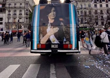 Con Cristina a la cabeza: crece desde abajo y toma volumen el eslogan CFK 2023