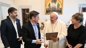los gestos del papa francisco: kicillof con foto y sonrisa, milei fuera de agenda los gestos del papa francisco: kicillof con foto y sonrisa, milei fuera de agenda