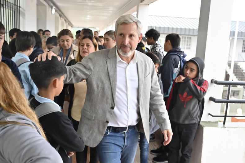 Rogelio Frigerio, gobernador de Entre Ríos, en la inauguración del ciclo lectivo 2024 en Villa Paranacito.&nbsp;