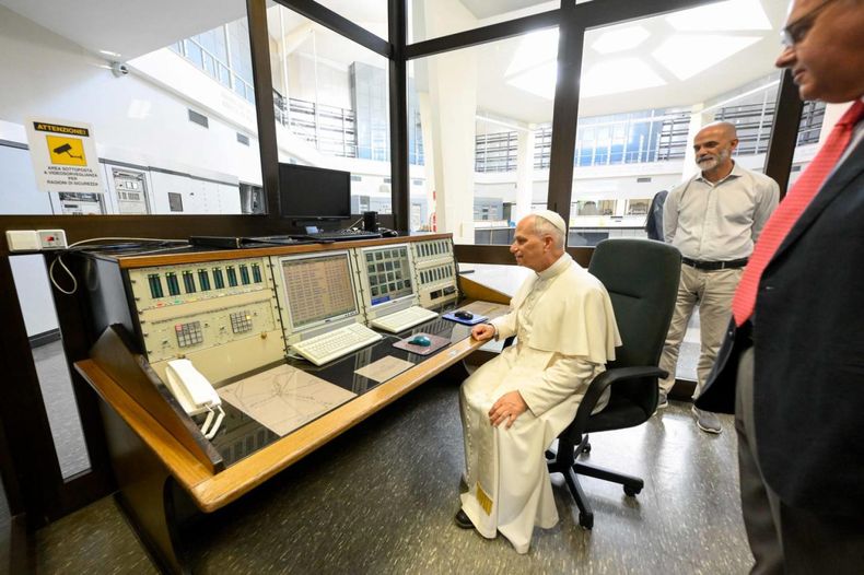El papa León XIV en Radio Vaticana.