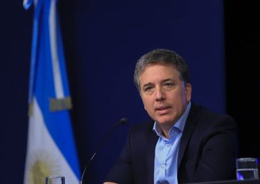 Dujovne en modo Macri: apoyo al acuerdo y críticas a la sociedad por no votarlos