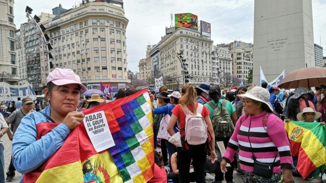 masiva concentracion en repudio al golpe contra evo morales