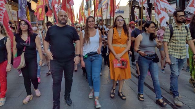 la izquierda cerro campana en santa fe apuntando a los descontentos