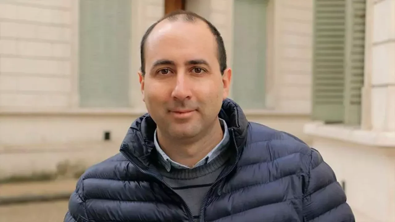 Fernando Cerimedo, operador estrella de la campaña 2023 de Javier Milei, ahora detenido en Bolivia bajo cargos gavísimos.
