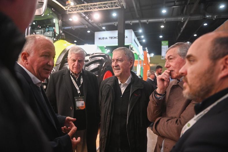 Juan Schiaretti cuestionó el cierre de Vialidad Nacional en una exposición en Buenos Aires