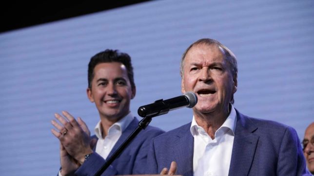 alberto f. visita cordoba y suma la foto con schiaretti, la mas dificil