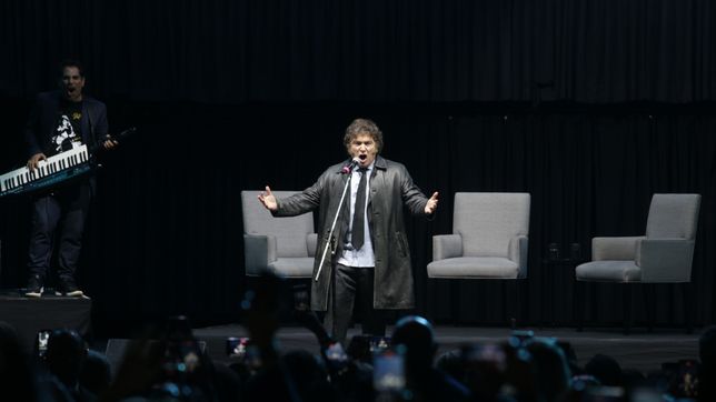 Javier Milei presenta su libro y canta en el Luna Park.