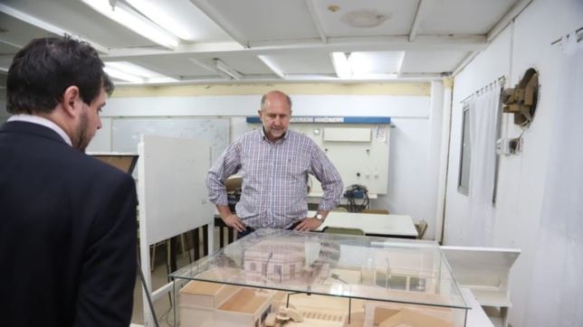 la demora de la emergencia le abre a perotti un conflicto en la obra publica