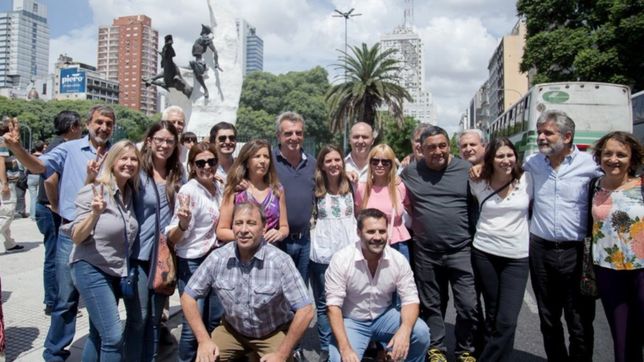 la marcha de moyano alienta al g7 que brega por la unidad peronista