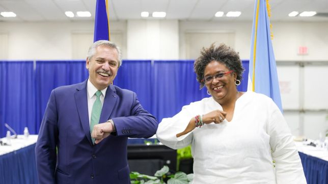fernandez se reunio con la premier de barbados antes de retornar al pais