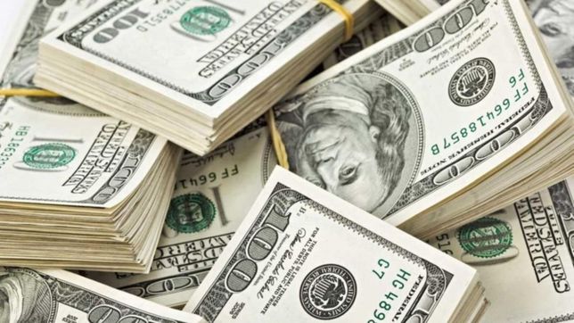 se pincho el dolar en el primer dia habil del ano: cerro en $18,74