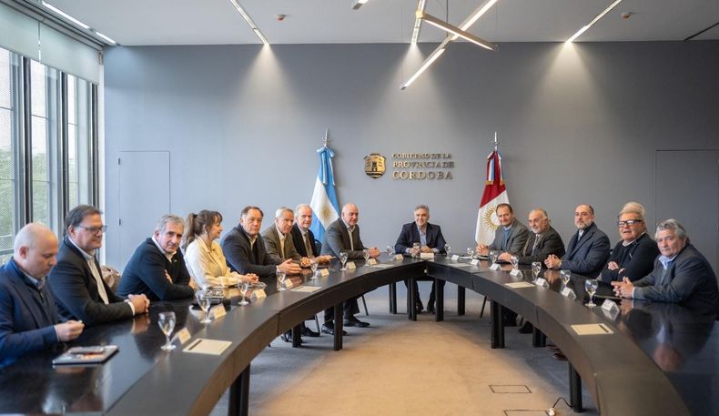 Martín Llaryora, junto al sector productivo y comercial de Córdoba. 