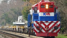 Toto Caputo evalúa prorrogar la concesión del tren carguero del grupo Urquía 
